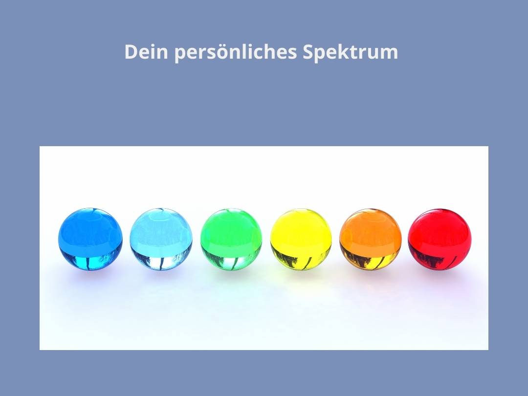 Bunte Perlen in einer Palette von Blau bis rot